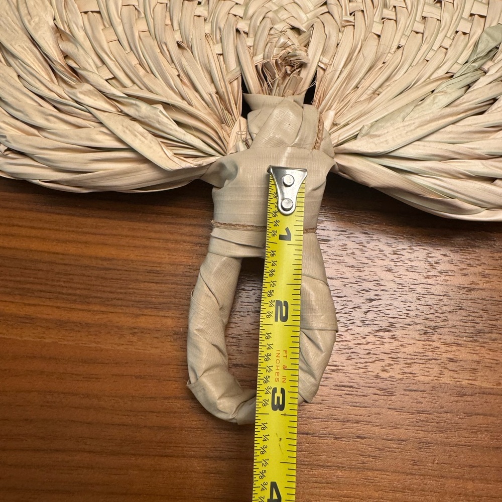 Filipino Pamaypay Abaniko Woven Buri Palm Leaf Souvenir Hand Fan, Philippines
l - Picture 7 of 7